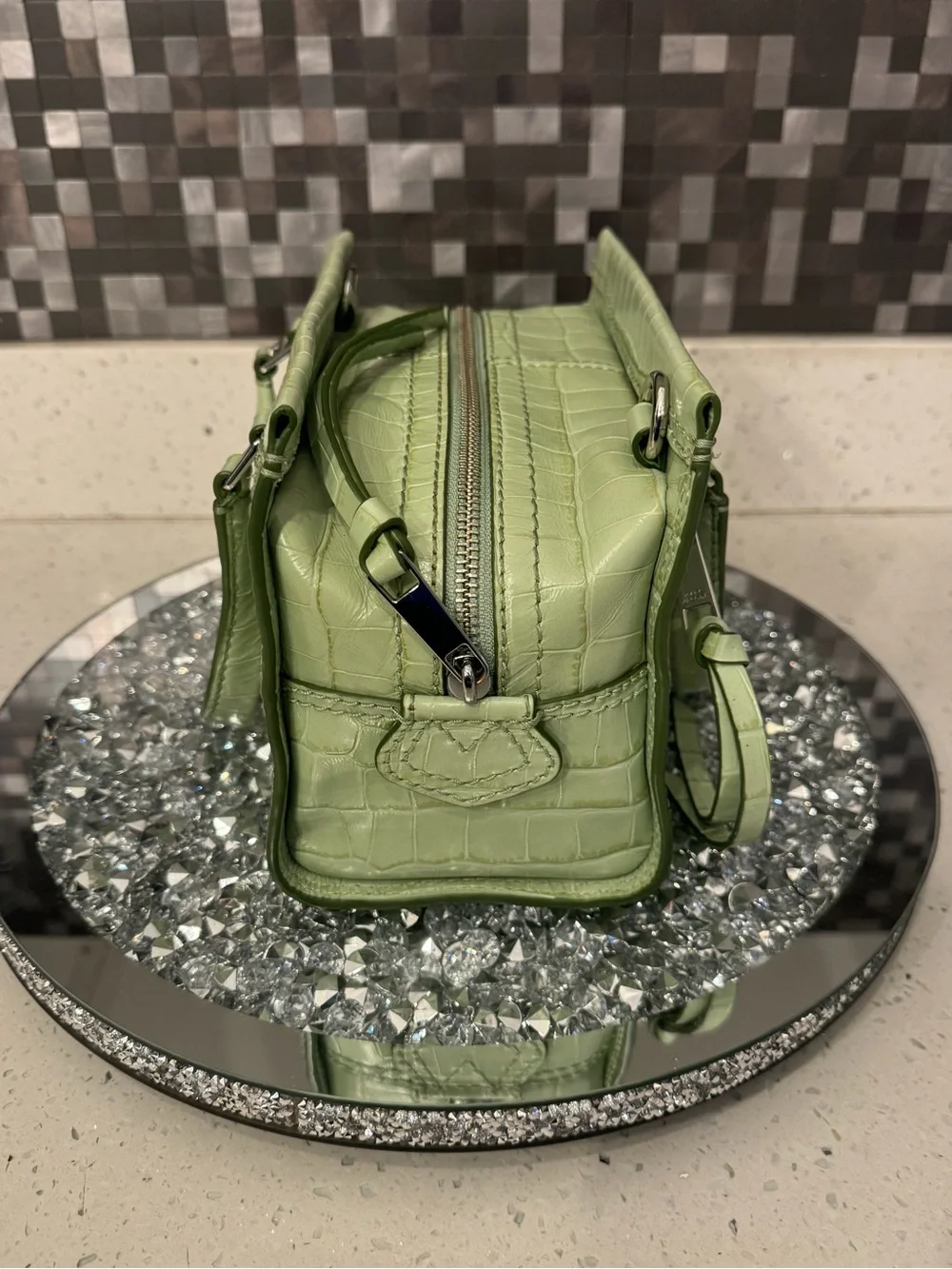 Marc Jacobs compact marc